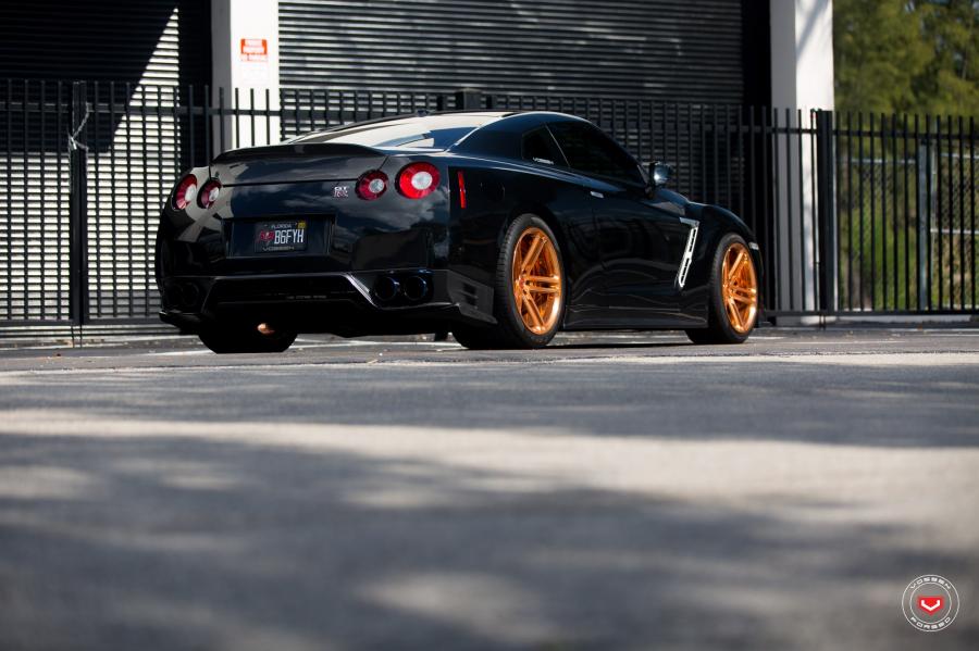  Nissan GT-R on Vossen Wheels (CG-202) 2017 года  (фото 50 из 51)